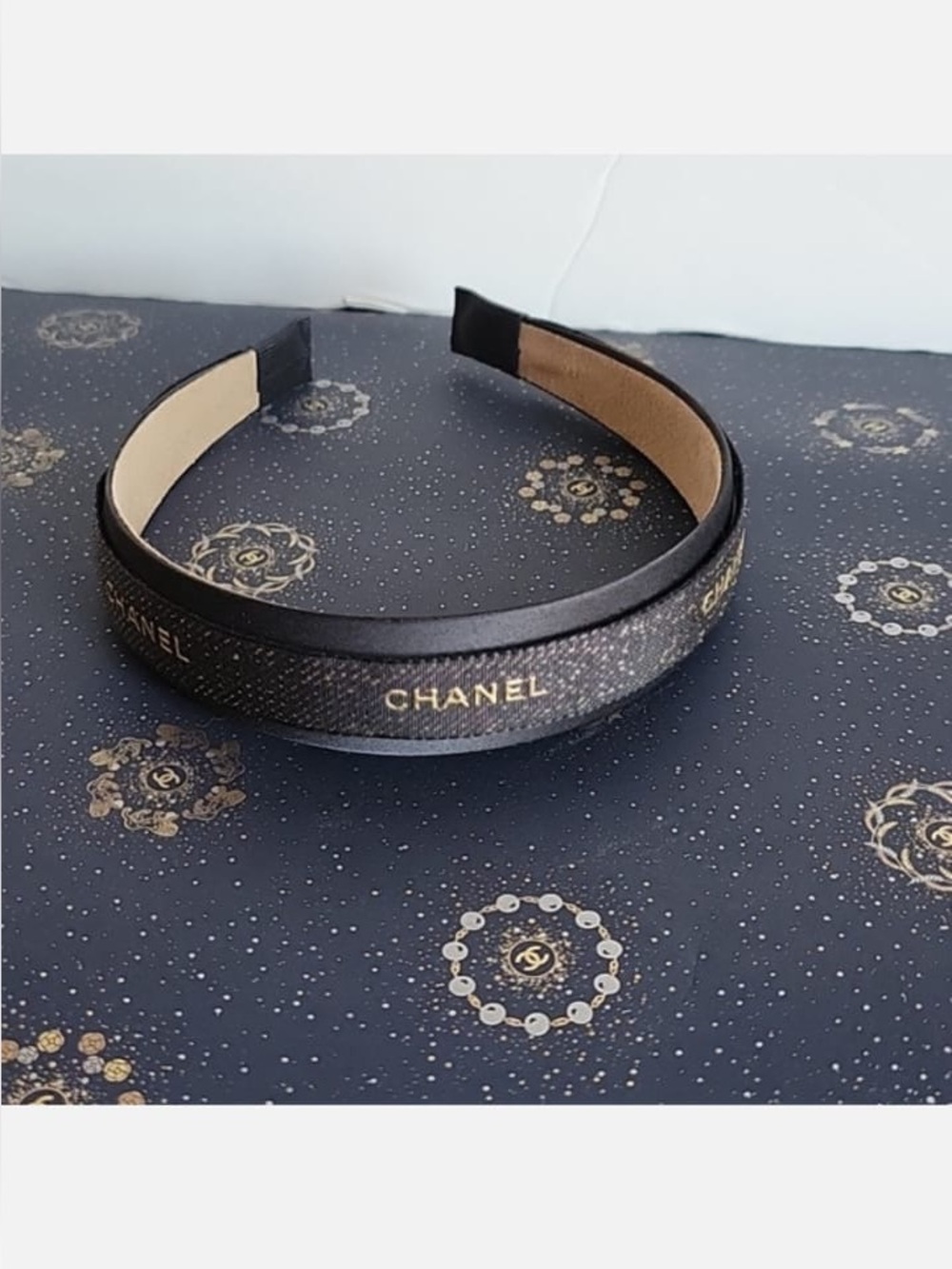 CHANEL Black Ribbon - Picture 8 of 10
